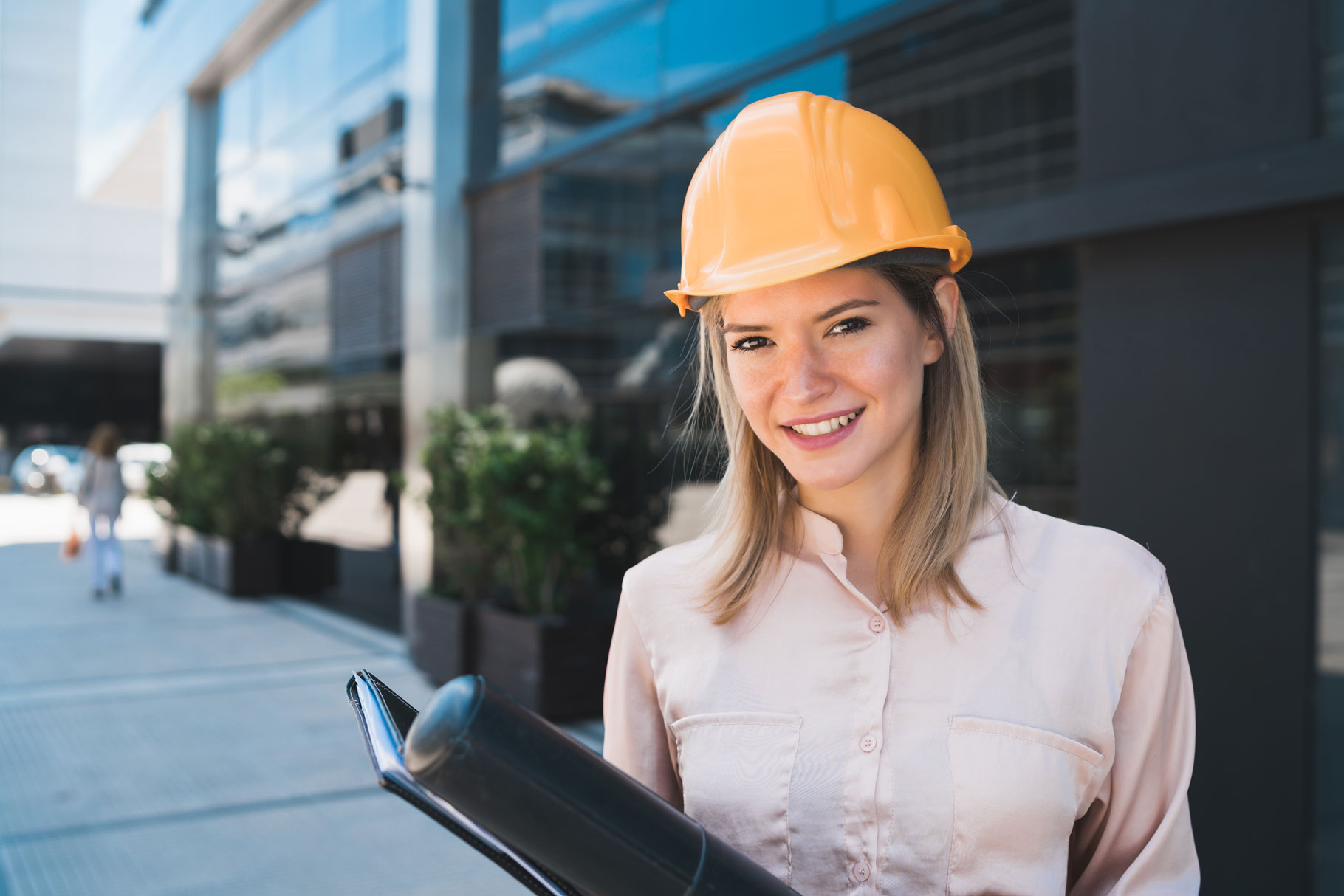skilled-trades-woman skilled-trades-woman